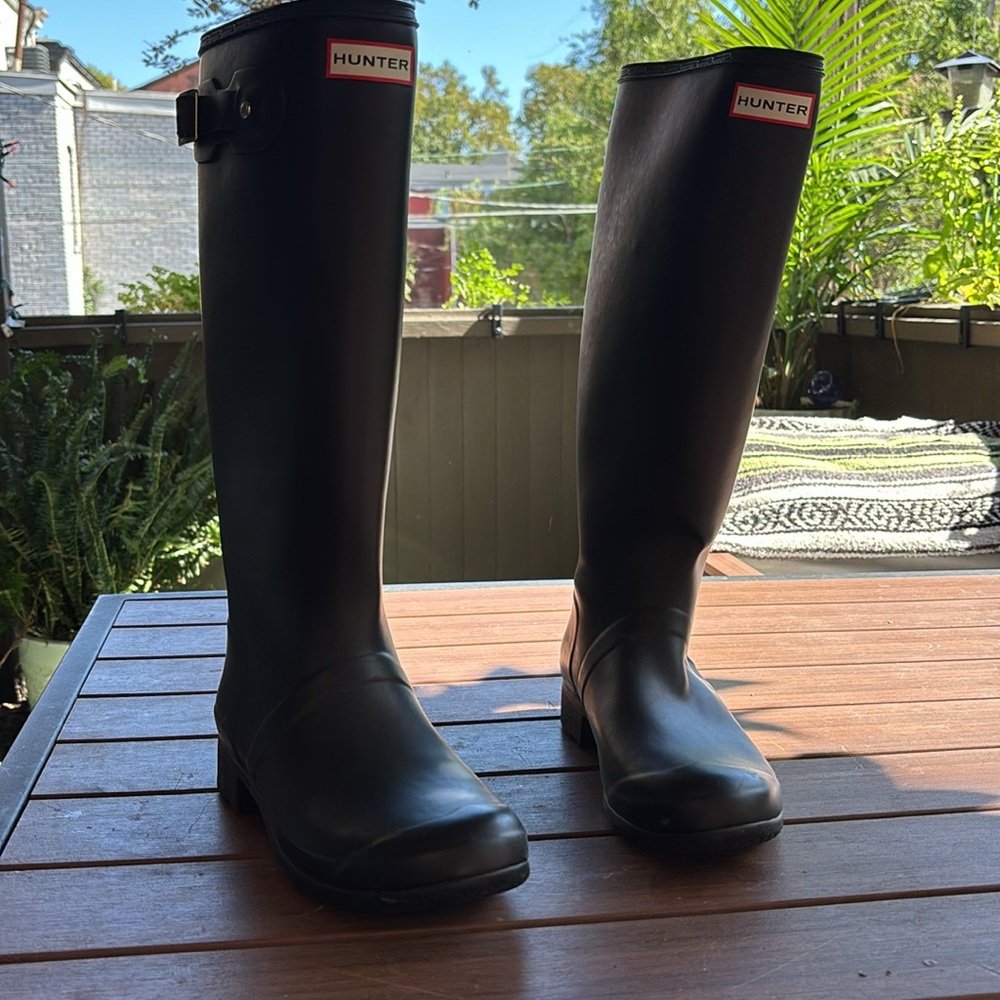 Black tall Hunter boots, rain boots, riding boots, size 8 female, gently use.